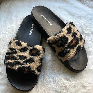🆕Steven Madden Leopard Slides
